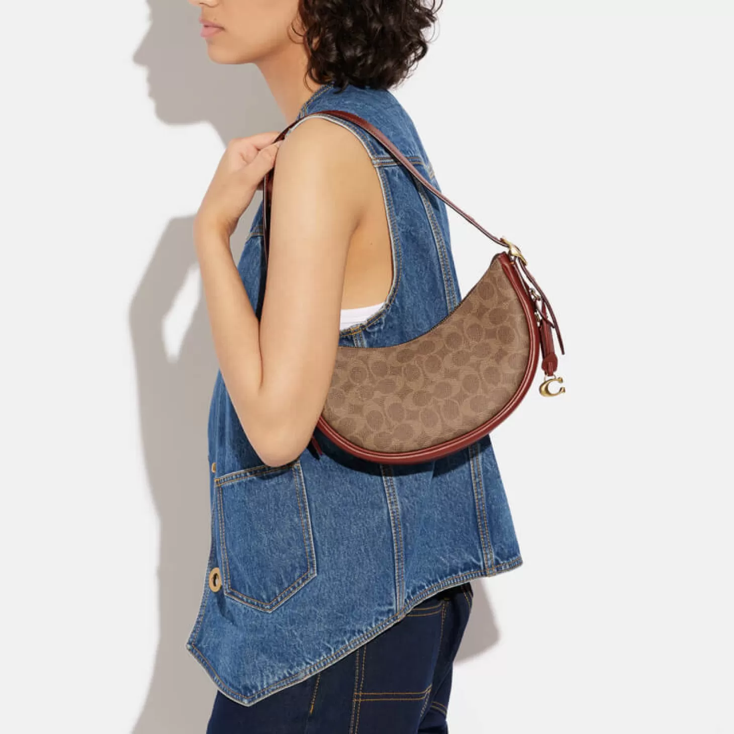 Coated Canvas Signature Luna Shoulder Bag*Coach Outlet